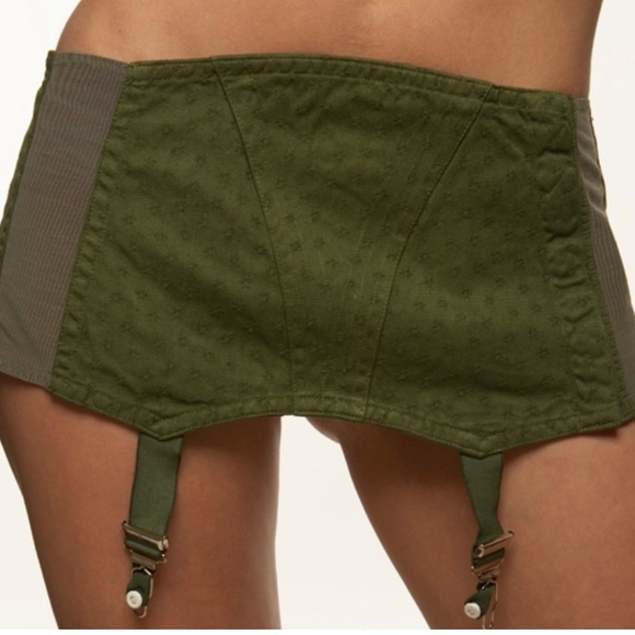 ISO Junker Designs L or XL - Picture 1 of 2